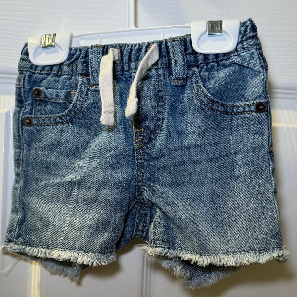 Gap baby girl shorts 6-12M